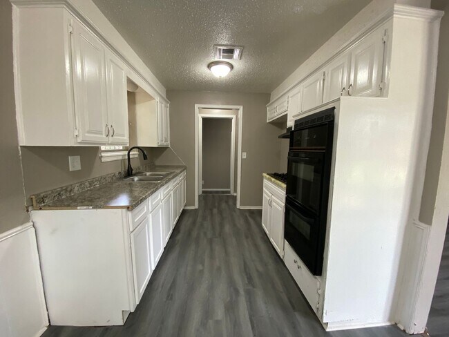 Photo - Charming 5 Bedroom House