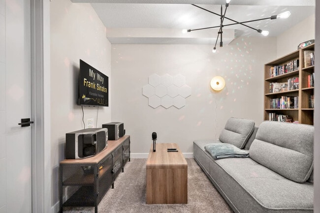 Building Photo - 144 Wolf Holw Cres S E Unit ID1314522P