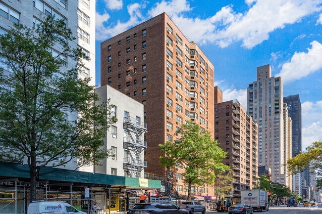 Photo - 166 E 35th St