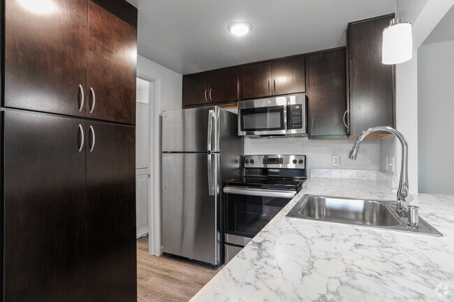 2 Bed/ 2 Bath - 1,100 Sq Ft
