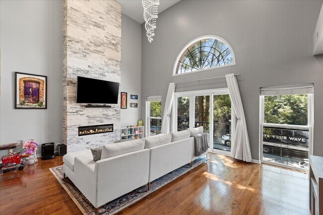 Photo - 1754 W Division St House