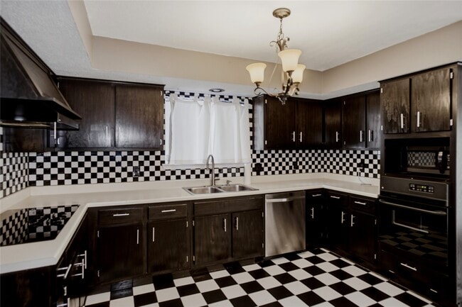 Photo - 3223 S Briar Knoll Dr