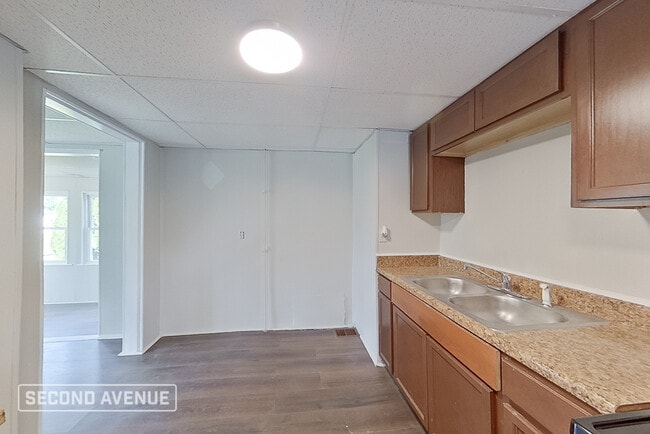 Photo - 122 S Longworth Ave