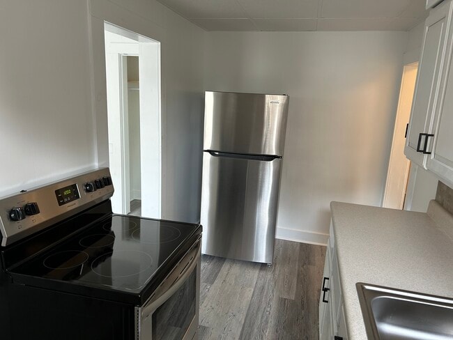 Kitchen - 415 W Penn St Unit 4
