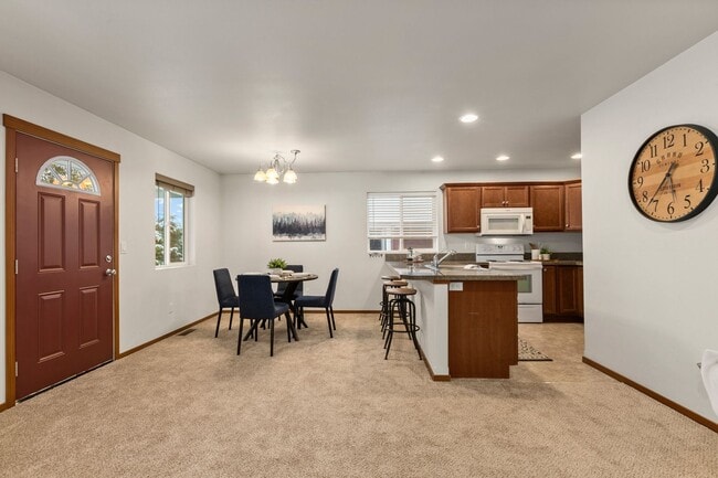 Photo - 3 bedroom 2.5 bath Home in beautiful Blaine!