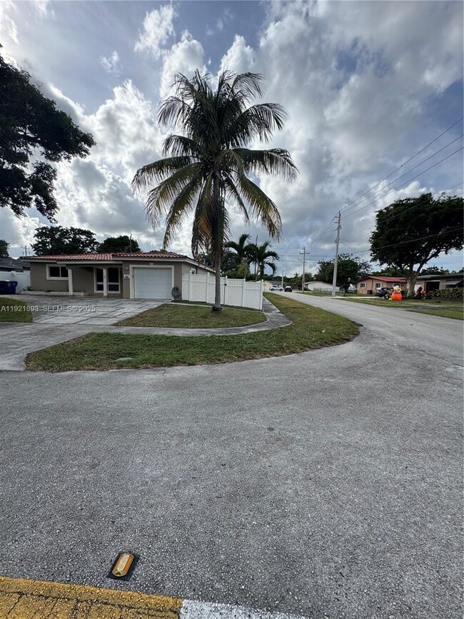 Photo - 640 N 71st Terrace