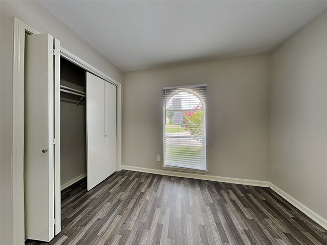 Photo - 16007 Brookford Dr
