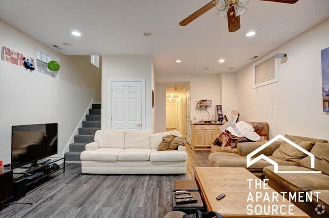 Building Photo - 3739 N Sheffield Ave Unit 1 Rental