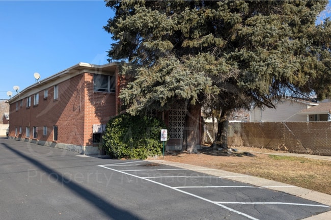 Building Photo - Cozy 2 Bedroom Available in Salt Lake