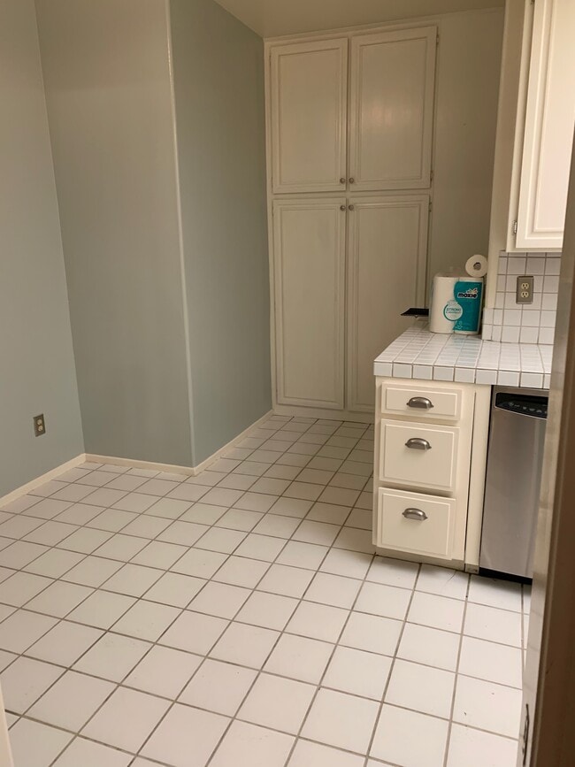 Photo - 5145 Yarmouth Ave