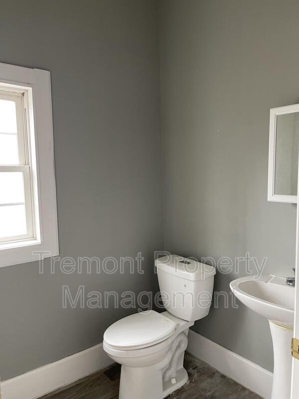 Photo - 1218 E 35th St