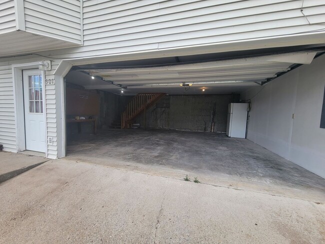 Photo - 301-303 McAvoy Rd