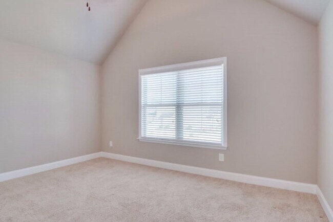 Photo - 260 Wentworth Pl