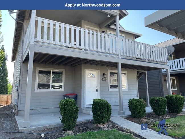 Building Photo - Nice 3 Bedroom 2 Bathroom Downstairs Apart...