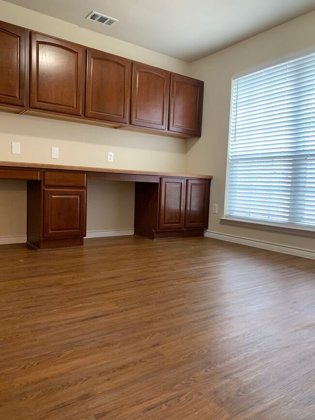 Photo - 3/2 with HUGE Office