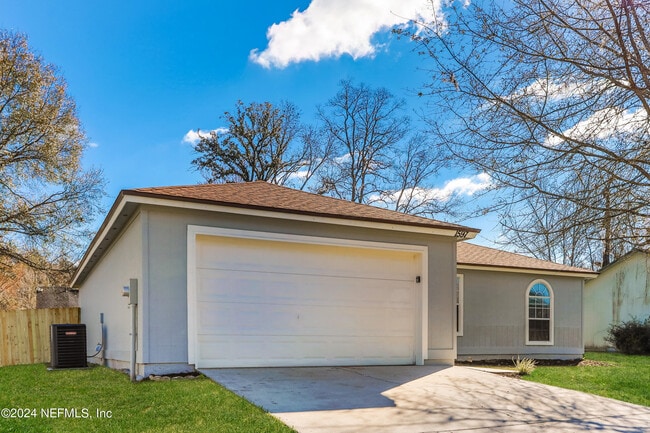 Photo - 1597 Twin Oak Dr W