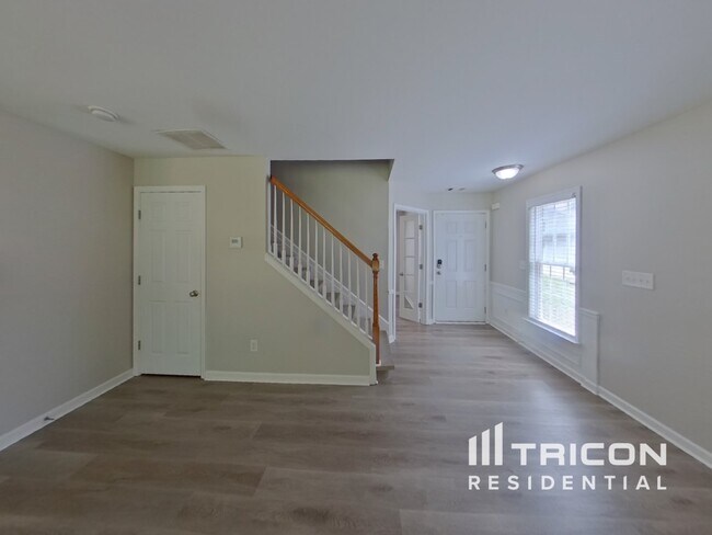 Photo - 3281 Saville St SW