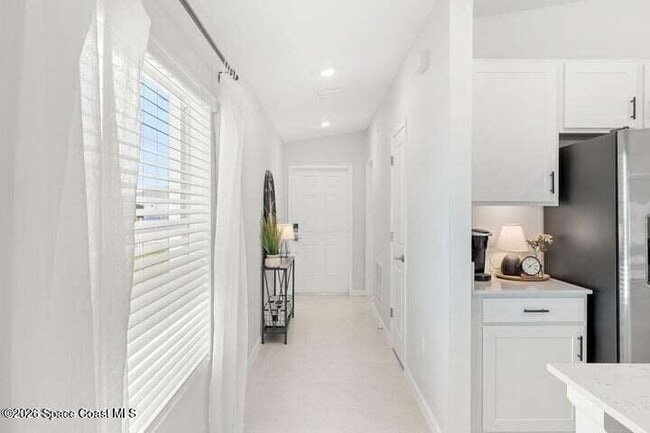 Photo - 661 Papillon St SW