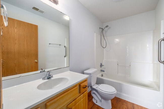 2BR, 2BA - 1,100SF - Primary Bathroom
