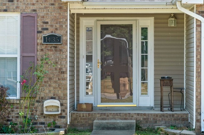 Photo - 1435 Amy Ave