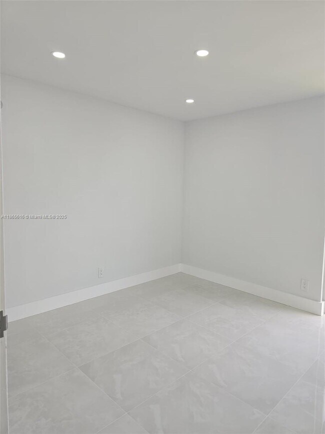 Photo - 17021 N Bay Rd Unit 601