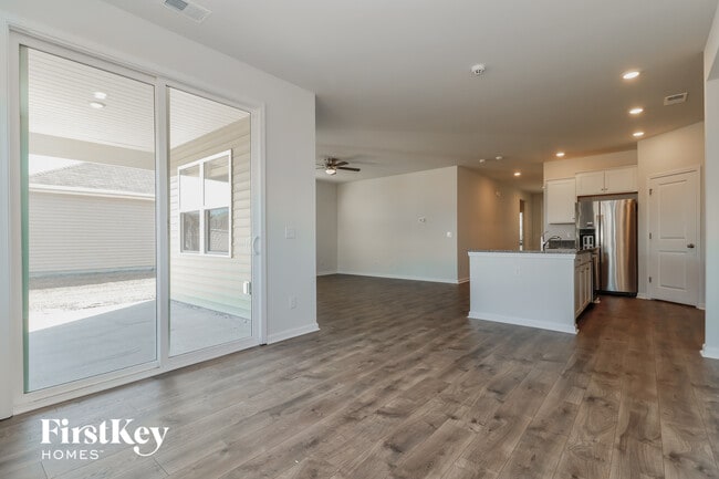 Photo - 407 Bering Ln