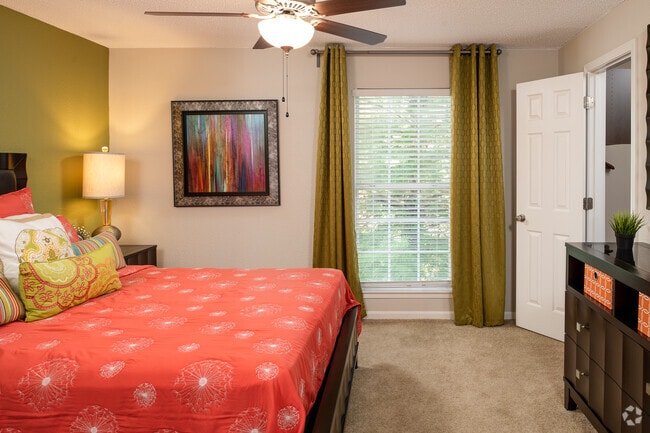 2BR - 2BA, 980SF