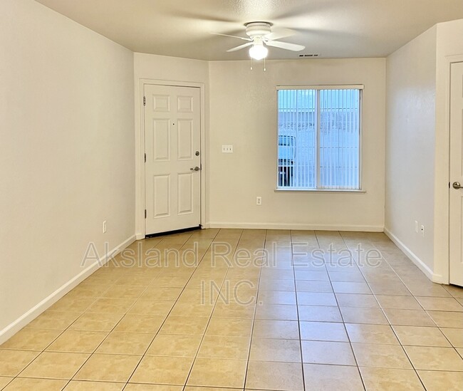 Photo - 445 Pearl Pl