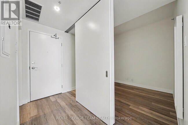 Photo - 340 McLeod St Unité 732