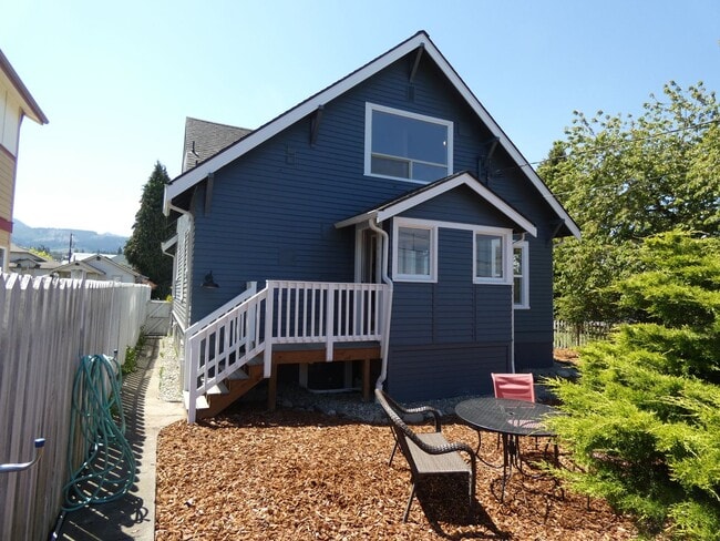 Photo - 319 W 6th St