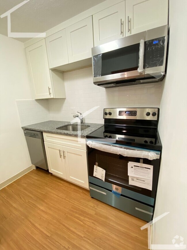 Building Photo - Newly renovated 2 bedroom Rental