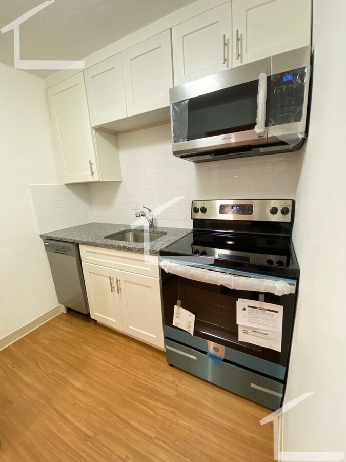 Newly renovated 2 bedroom - Newly renovated 2 bedroom House