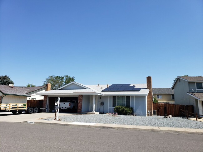 <b>Three Bedroom Two Bath near Reed High<b... - <b>Three Bedroom Two Bath near Reed High<b... Apartment Unit 1644 Fieldcrest Dr. Sparks, NV 89434