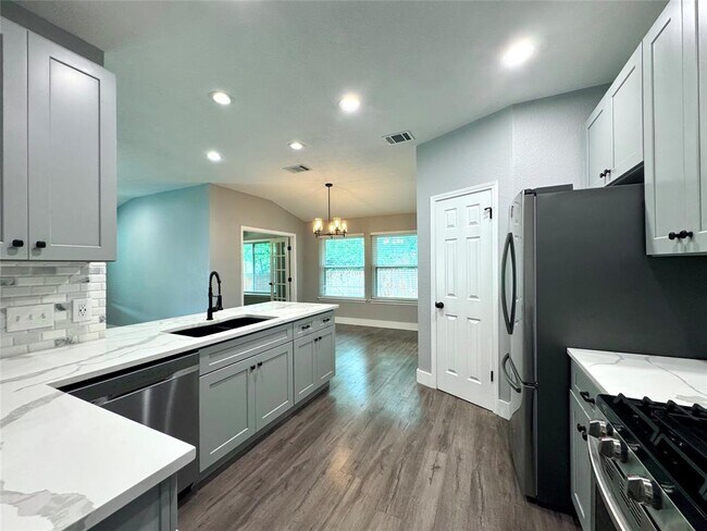 Photo - 1212 Leah Ln