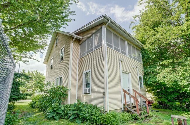 Photo - 2652 Milwaukee St