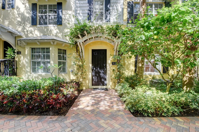 Photo - 312 N Bromeliad