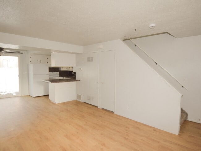 Photo - 1289 N 400 E