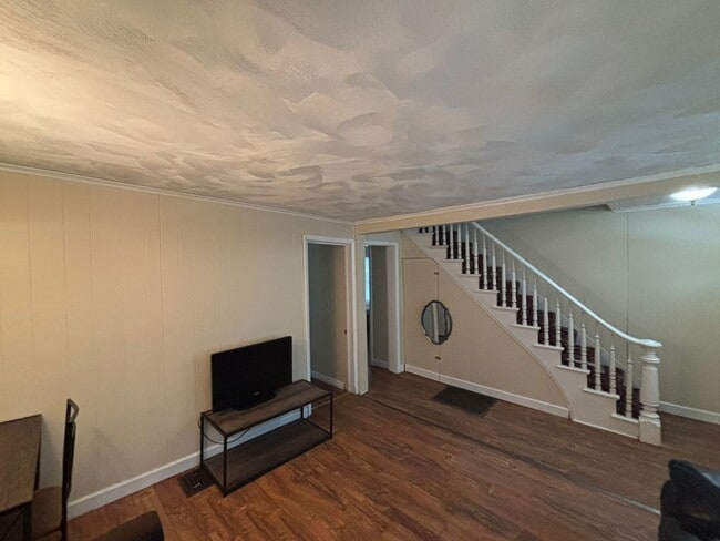 Building Photo - 2 Florence Ave Unit 2 Florence full house