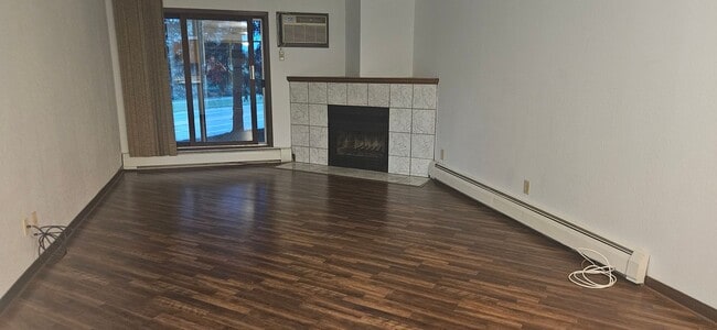 Building Photo - Meticulously Kept 3 bedroom, 2 bath condo ... Unit 112
