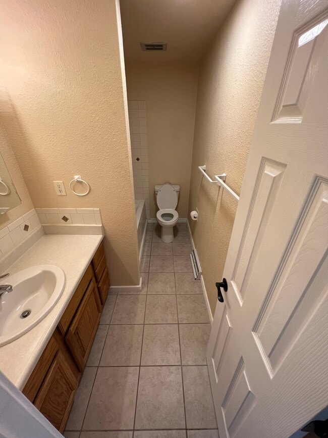 Bathroom (upstairs) - 1008 S Miller St