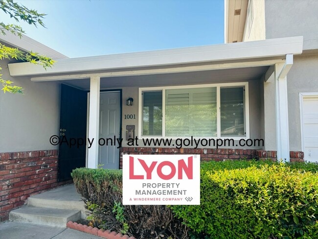 Photo - Spacious 2 bedroom, single level duplex in...