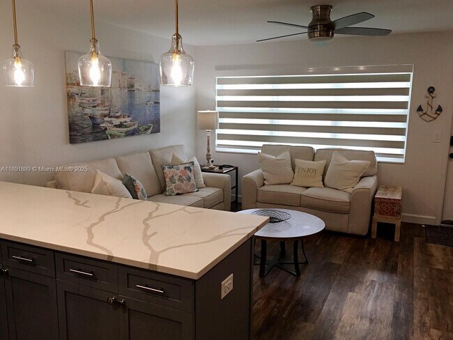 Photo - 240 Horizon W Unit 207