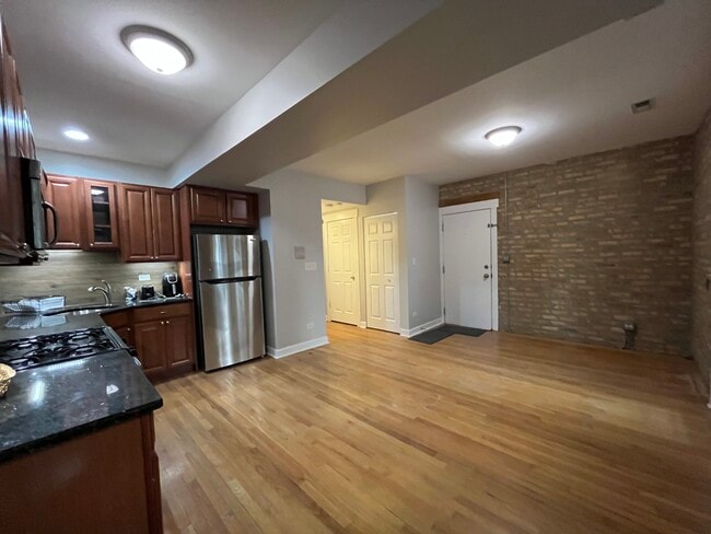 Photo - 4938 N Winthrop Ave Unidad 1E Rental