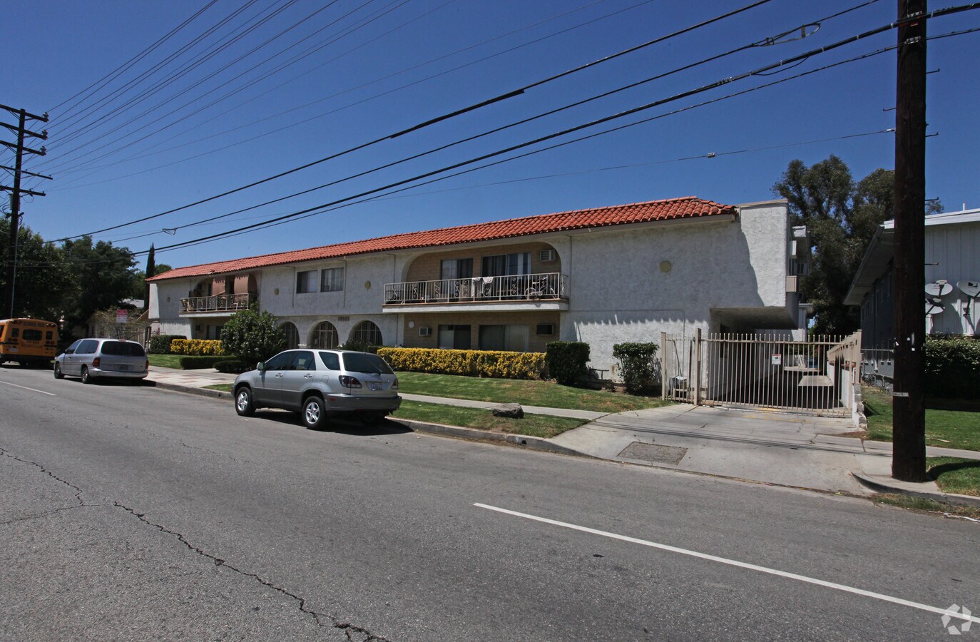 Photo - 15925 Victory Blvd