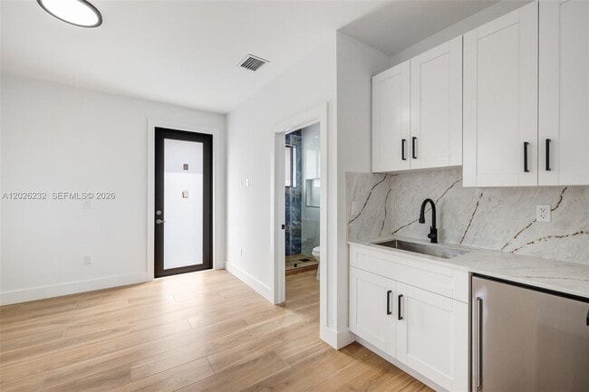Building Photo - 11086 SW 219th St Unit 1