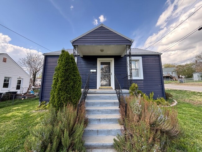 Photo - 950 Morgan Ave SE