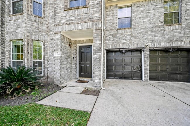 Photo - 2534 Halstead Dr