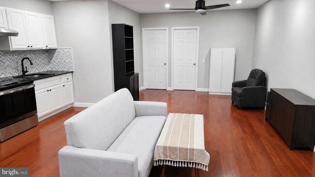 Building Photo - 427 W Girard Ave Unit 3