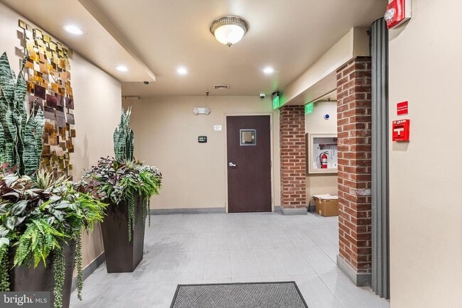 Photo - 205 N 4th St Unit F5