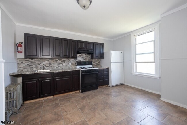 Photo - 297 W Broadway